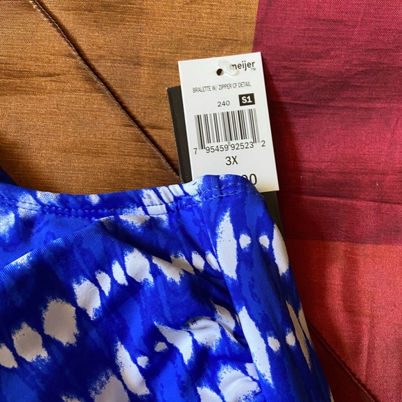 Plus size woman’s 3X 2 piece swimsuit with Attatched skirt - Picture 5 of 6